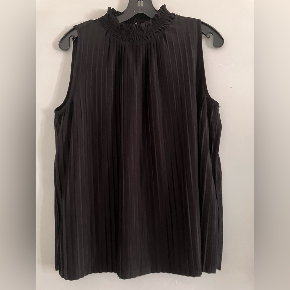 H&M dressy sleeveless top